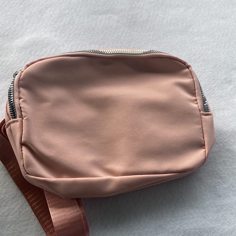 NWOT light pink Fanny pack